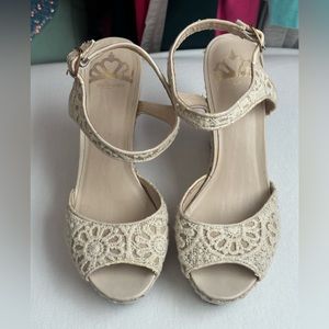 Vintage Cream Lace Croqueted Wedge Heels Size 7.5
